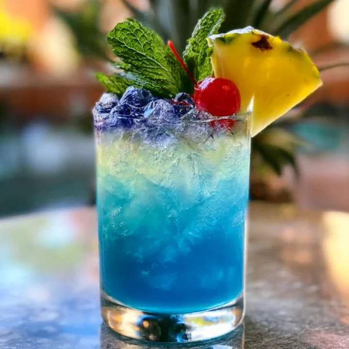 Blue Wave Cocktail: Ocean Magic Drink